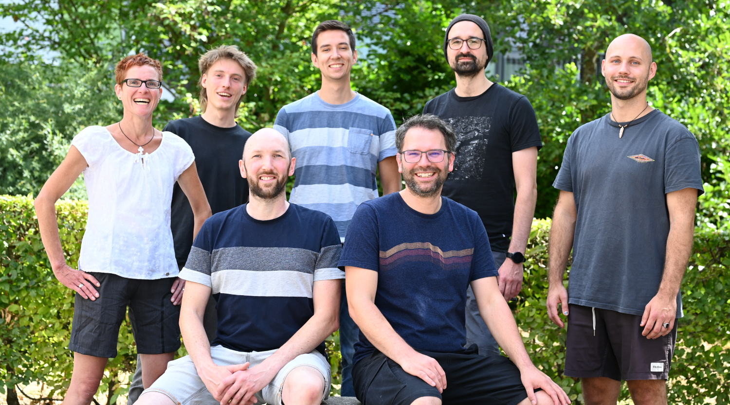 Goldflam GmbH Team im Juli 2023. Hintere Reihe von links: Catrin, Markus, Florian, Gregor, Fabian. Vordere Reihe von links: Tobias, Andre